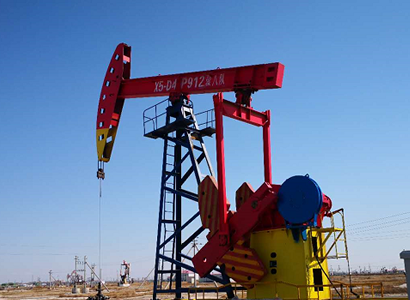 發(fā)明了盤(pán)形低速大扭矩永磁電機(jī)，減少了傳動(dòng)環(huán)節(jié)，提高了傳動(dòng)效率